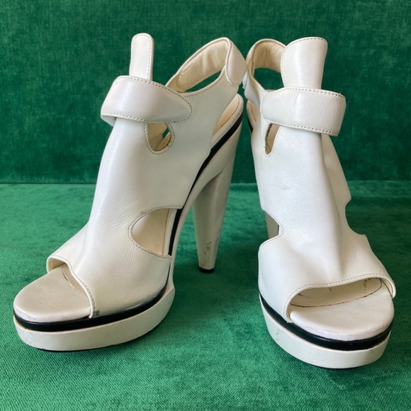 AUTHENTIC BALENCIAGA WHITE SANDALS GHESQUIERE - Picture 2 of 4